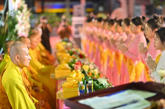 Ullambana Ceremony holding by Hieu and Thuong Group