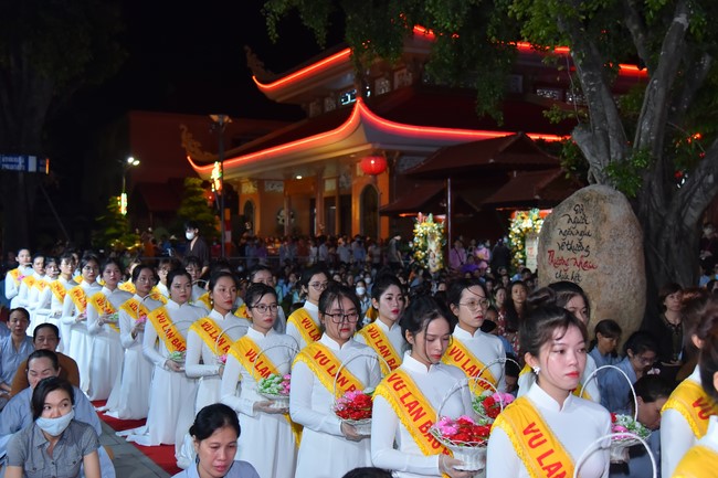 Ullambana Ceremony holding by Hieu and Thuong Group