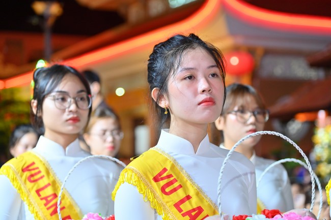 Ullambana Ceremony holding by Hieu and Thuong Group