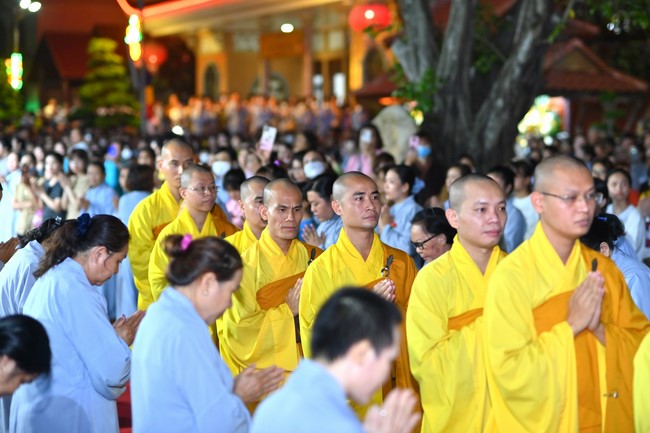 Ullambana Ceremony holding by Hieu and Thuong Group