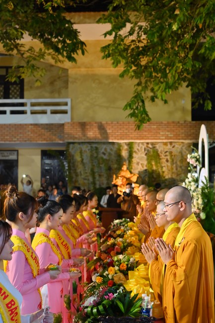 Ullambana Ceremony holding by Hieu and Thuong Group