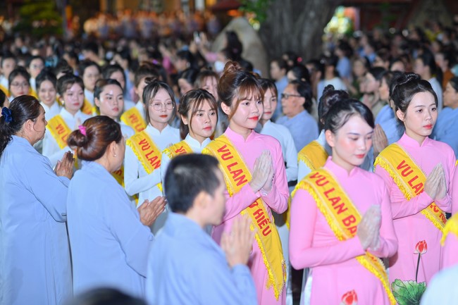 Ullambana Ceremony holding by Hieu and Thuong Group