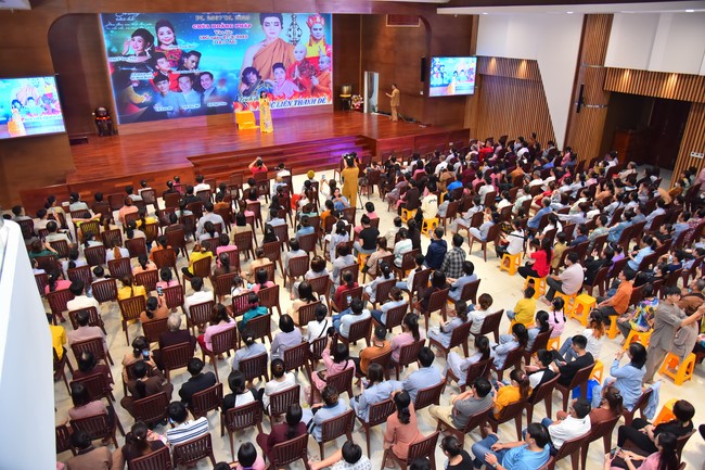 Performance night Drinking water, remembering its source on the Ullambana season