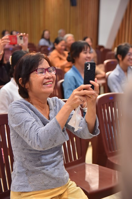 Performance night Drinking water, remembering its source on the Ullambana season