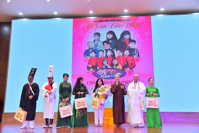 Performance night Drinking water, remembering its source on the Ullambana season