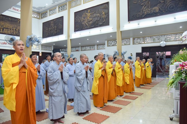 Prostrating five hundred names Bodhisattva Avalokitesvara