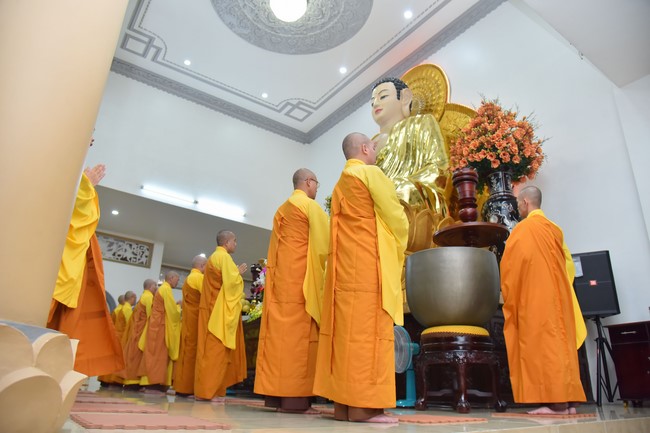 Prostrating five hundred names Bodhisattva Avalokitesvara