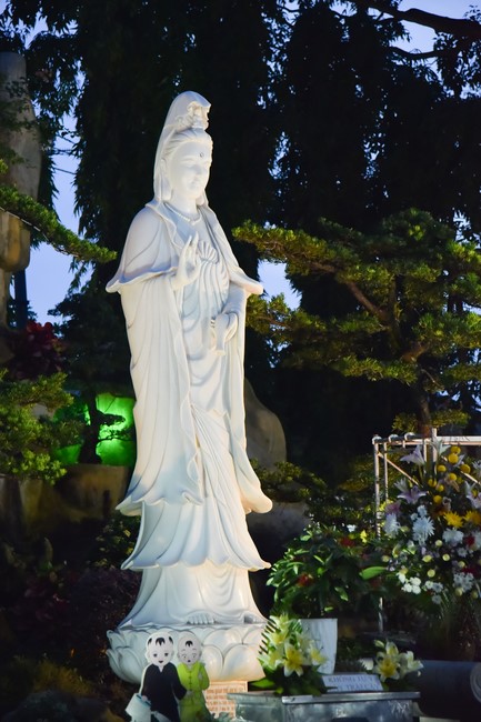 Prostrating five hundred names Bodhisattva Avalokitesvara