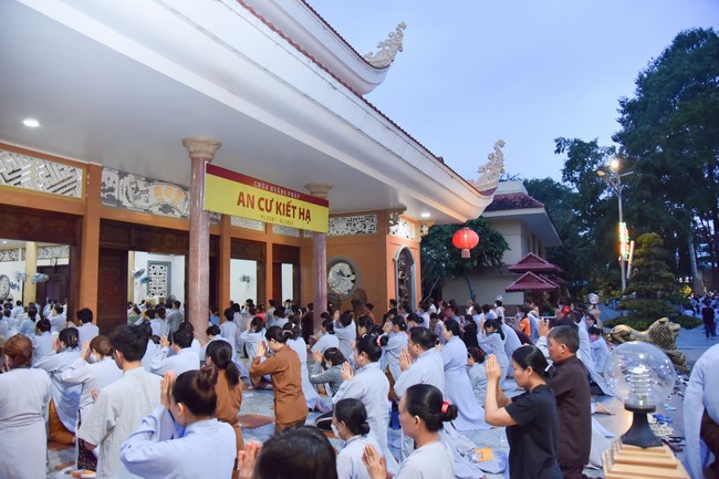 Prostrating five hundred names Bodhisattva Avalokitesvara