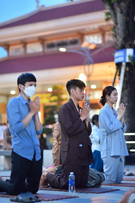 Prostrating five hundred names Bodhisattva Avalokitesvara