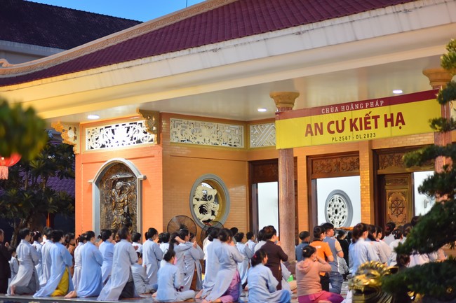 Prostrating five hundred names Bodhisattva Avalokitesvara