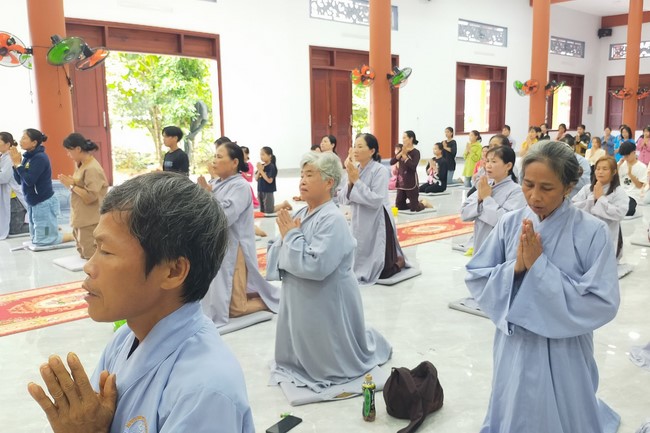 One-Day Peaceful Retreat at Dang Phap Pagoda