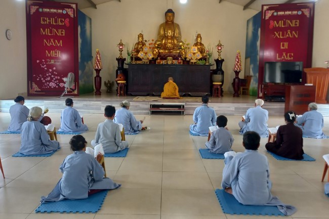 Practice and charity on the full moon day at Dong Cao Pagoda, Thanh Hoa