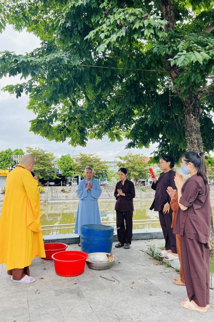Practice and charity on the full moon day at Dong Cao Pagoda, Thanh Hoa