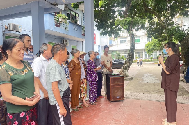 Practice and charity on the full moon day at Dong Cao Pagoda, Thanh Hoa