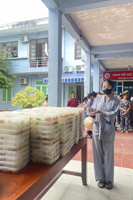 Practice and charity on the full moon day at Dong Cao Pagoda, Thanh Hoa