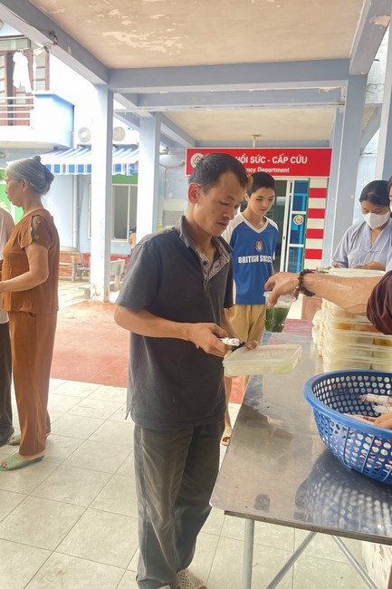 Practice and charity on the full moon day at Dong Cao Pagoda, Thanh Hoa