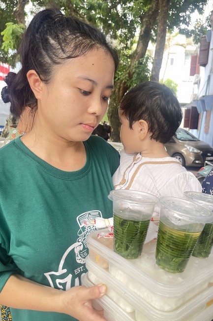 Practice and charity on the full moon day at Dong Cao Pagoda, Thanh Hoa