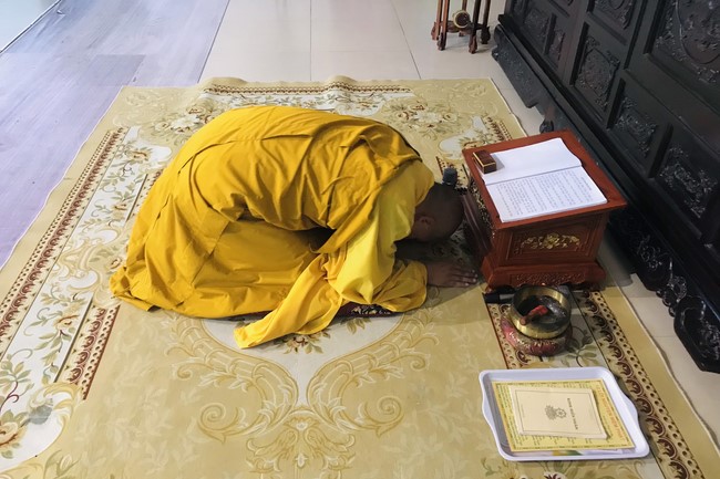 Practice and charity on the full moon day at Dong Cao Pagoda, Thanh Hoa