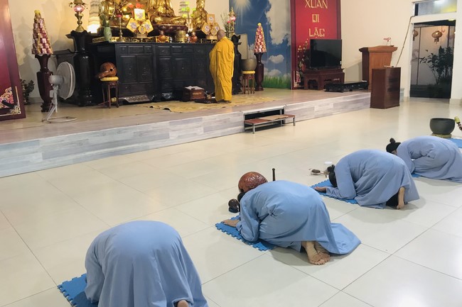 Practice and charity on the full moon day at Dong Cao Pagoda, Thanh Hoa