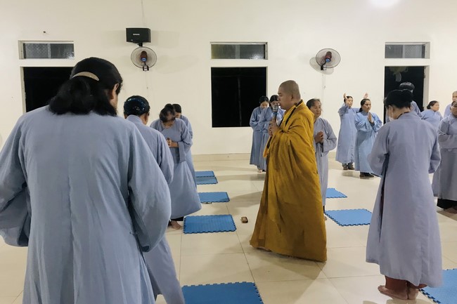 Practice and charity on the full moon day at Dong Cao Pagoda, Thanh Hoa