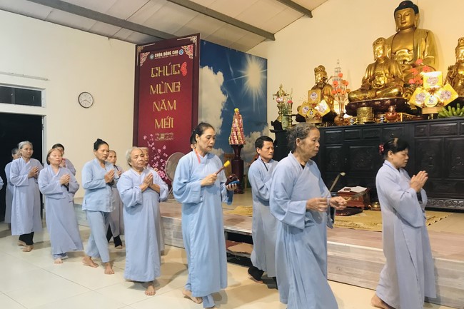Practice and charity on the full moon day at Dong Cao Pagoda, Thanh Hoa