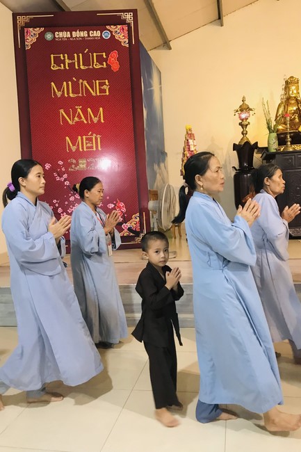 Practice and charity on the full moon day at Dong Cao Pagoda, Thanh Hoa