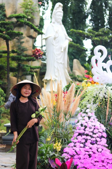 Lễ Hoa đăng kỷ niệm đức Bồ Tát Quán Thế Âm thành đạo