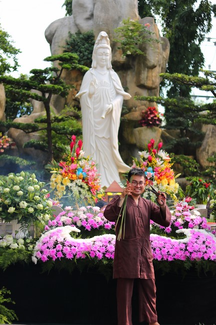 Lễ Hoa đăng kỷ niệm đức Bồ Tát Quán Thế Âm thành đạo