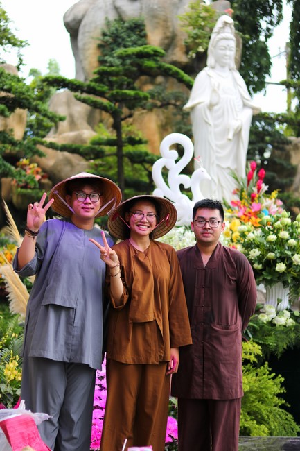 Lễ Hoa đăng kỷ niệm đức Bồ Tát Quán Thế Âm thành đạo