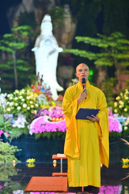 Lễ Hoa đăng kỷ niệm đức Bồ Tát Quán Thế Âm thành đạo