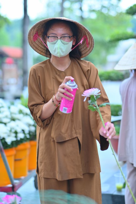 Lễ Hoa đăng kỷ niệm đức Bồ Tát Quán Thế Âm thành đạo