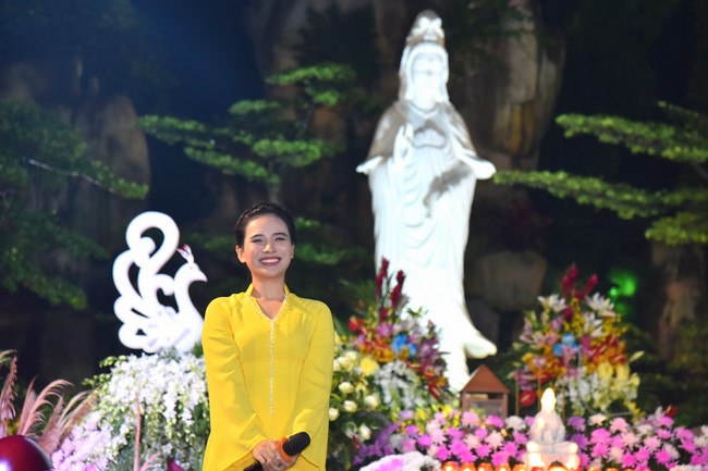 Lễ Hoa đăng kỷ niệm đức Bồ Tát Quán Thế Âm thành đạo