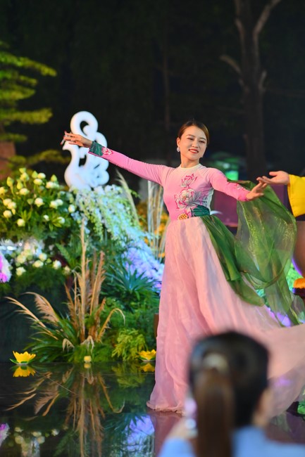 Lễ Hoa đăng kỷ niệm đức Bồ Tát Quán Thế Âm thành đạo