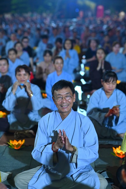 Lễ Hoa đăng kỷ niệm đức Bồ Tát Quán Thế Âm thành đạo