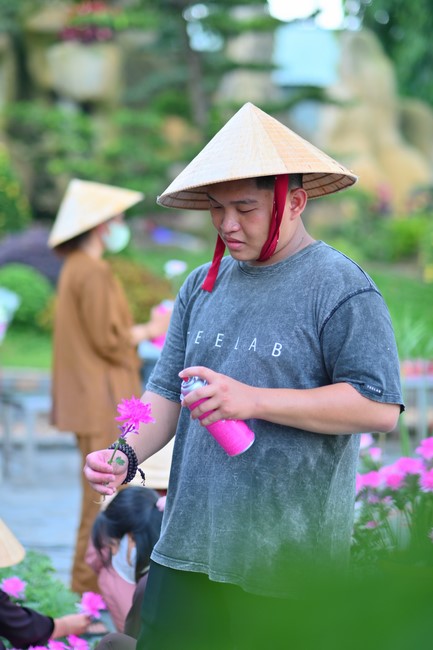 Lễ Hoa đăng kỷ niệm đức Bồ Tát Quán Thế Âm thành đạo