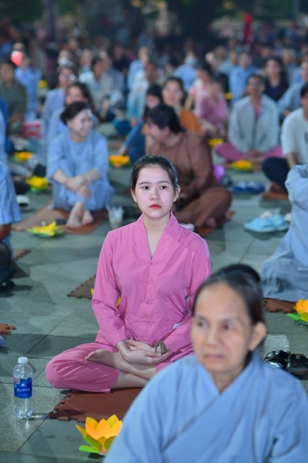 Lễ Hoa đăng kỷ niệm đức Bồ Tát Quán Thế Âm thành đạo