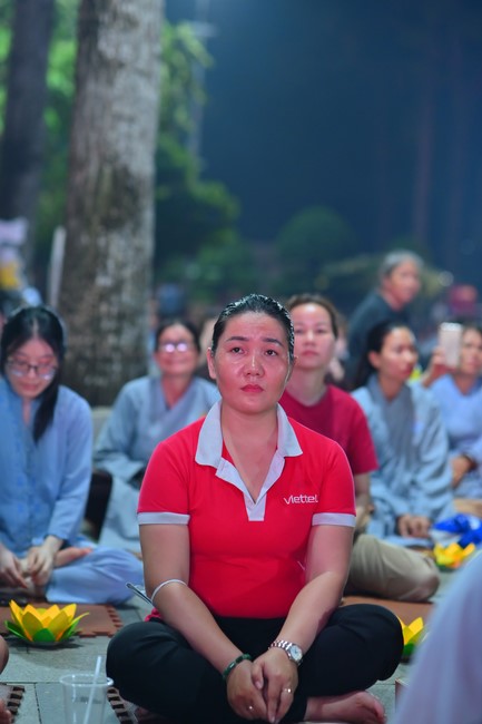 Lễ Hoa đăng kỷ niệm đức Bồ Tát Quán Thế Âm thành đạo