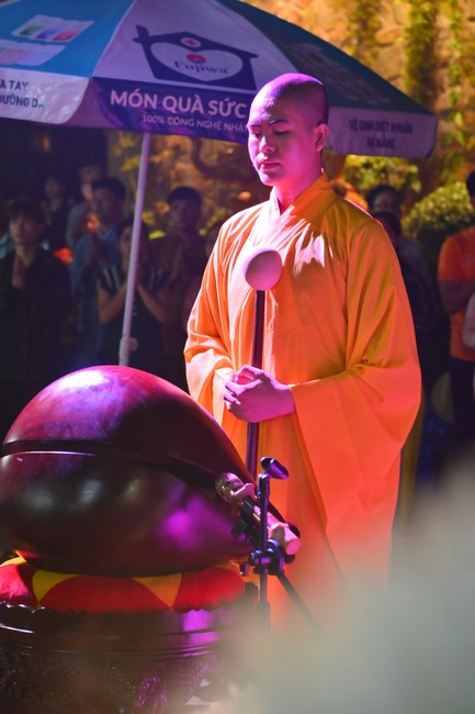 Lễ Hoa đăng kỷ niệm đức Bồ Tát Quán Thế Âm thành đạo