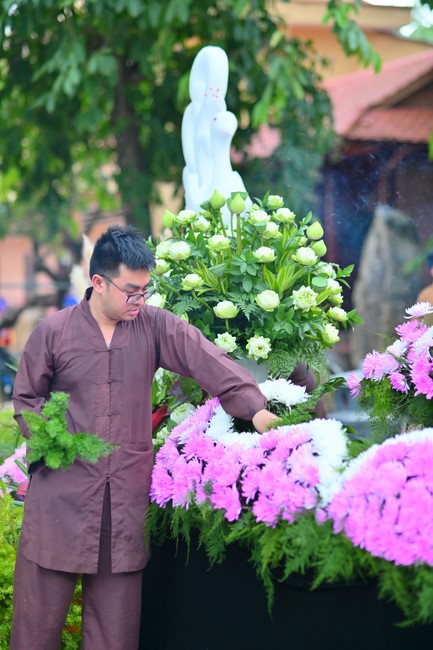 Lễ Hoa đăng kỷ niệm đức Bồ Tát Quán Thế Âm thành đạo