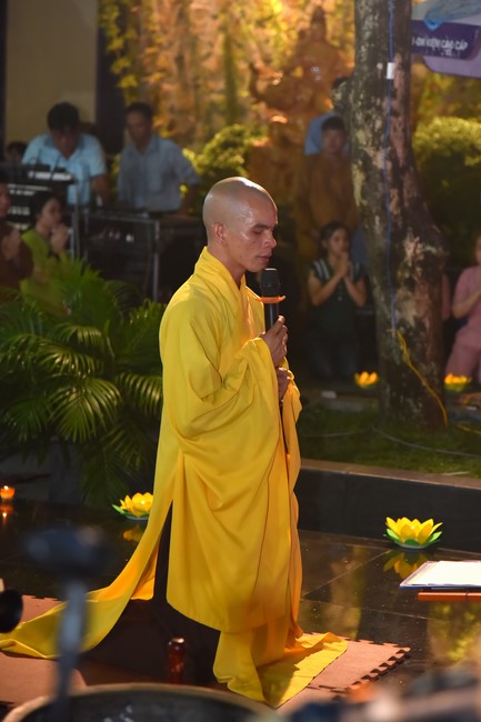 Lễ Hoa đăng kỷ niệm đức Bồ Tát Quán Thế Âm thành đạo