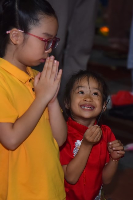 Lễ Hoa đăng kỷ niệm đức Bồ Tát Quán Thế Âm thành đạo