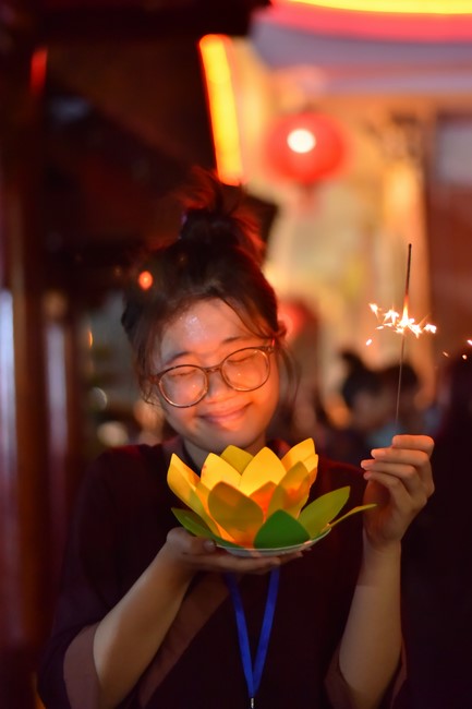 Lễ Hoa đăng kỷ niệm đức Bồ Tát Quán Thế Âm thành đạo