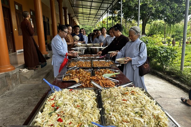 One- day Retreat at Giai Lam Pagoda - Ha Tinh