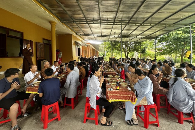 One- day Retreat at Giai Lam Pagoda - Ha Tinh