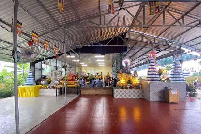 Prostrating five hundred names Bodhisattva Avalokitesvara at Truong Phap Pagoda, Hau Giang