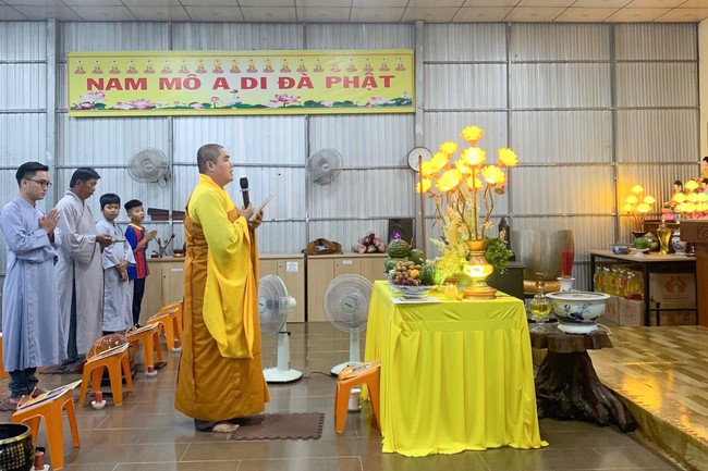 Prostrating five hundred names Bodhisattva Avalokitesvara at Truong Phap Pagoda, Hau Giang