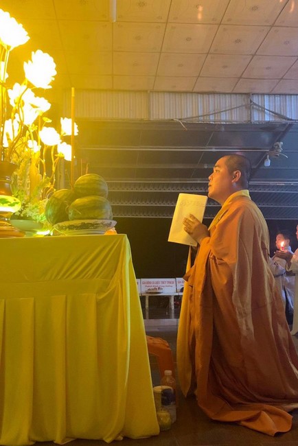 Prostrating five hundred names Bodhisattva Avalokitesvara at Truong Phap Pagoda, Hau Giang