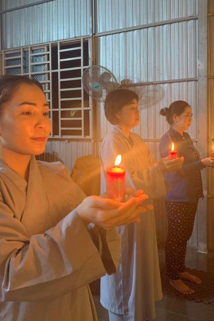 Prostrating five hundred names Bodhisattva Avalokitesvara at Truong Phap Pagoda, Hau Giang