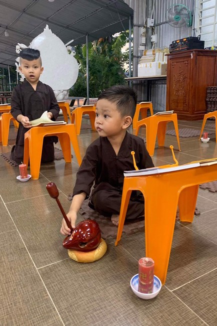 Prostrating five hundred names Bodhisattva Avalokitesvara at Truong Phap Pagoda, Hau Giang